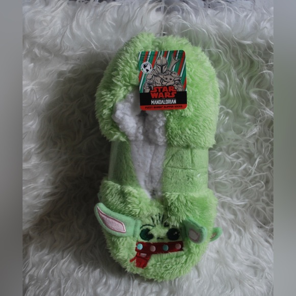 New Star Wars Green Baby Yoda Fuzzy Babba Slippers fits Women’s US Size 7 to 9.5 - Picture 2 of 5
